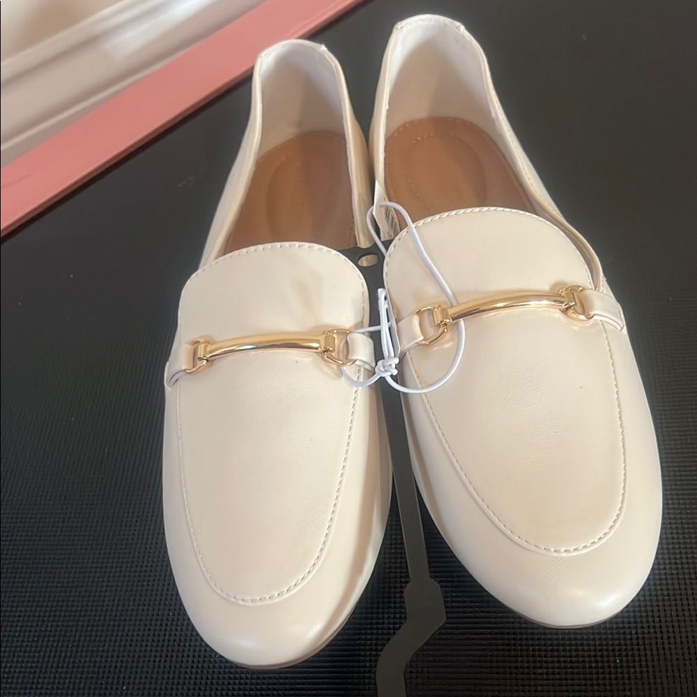 Chic Cream and Gold Flats with Textured Finish